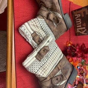 Roxy faux suede boots